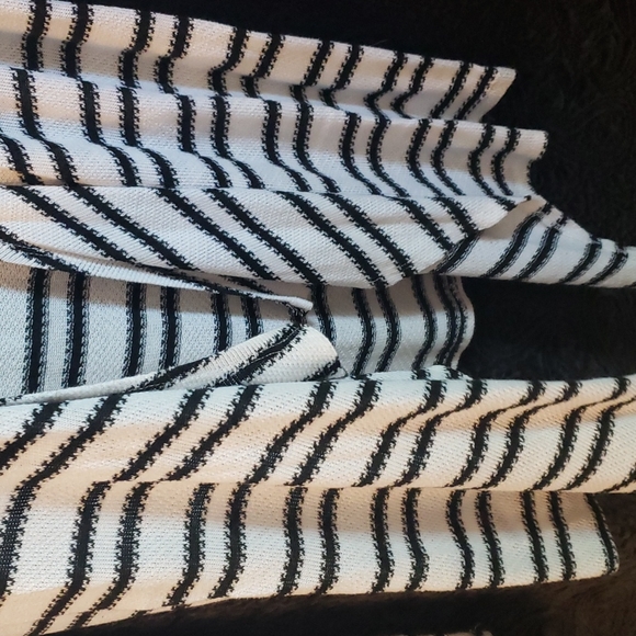 Volcom brand size small black white striped  sweater cardigan - Picture 4 of 8